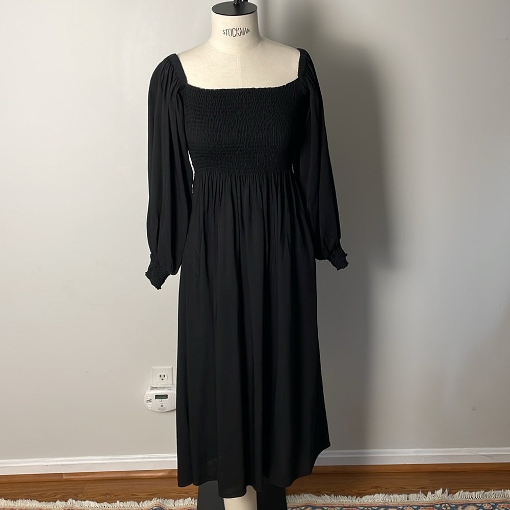 AKRIS PUNTO Black Viscose/Linen Smocked Dress. US 8.